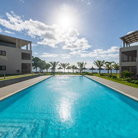 Pierre Bleue Beachfront Villa Flic en Flac Exterior photo