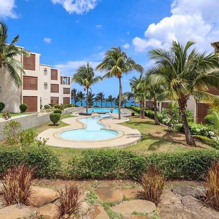 Pierre Bleue Beachfront Villa Flic en Flac Exterior photo