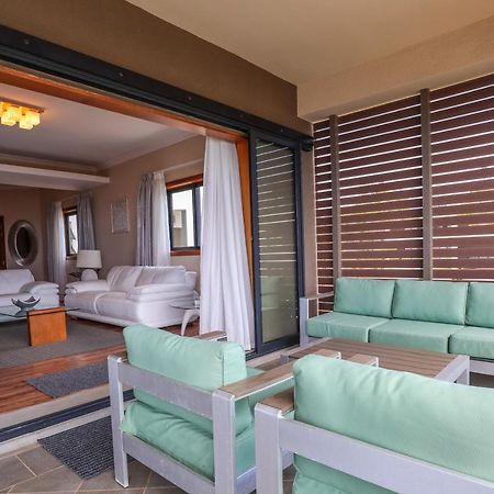 Pierre Bleue Beachfront Villa Flic en Flac Exterior photo