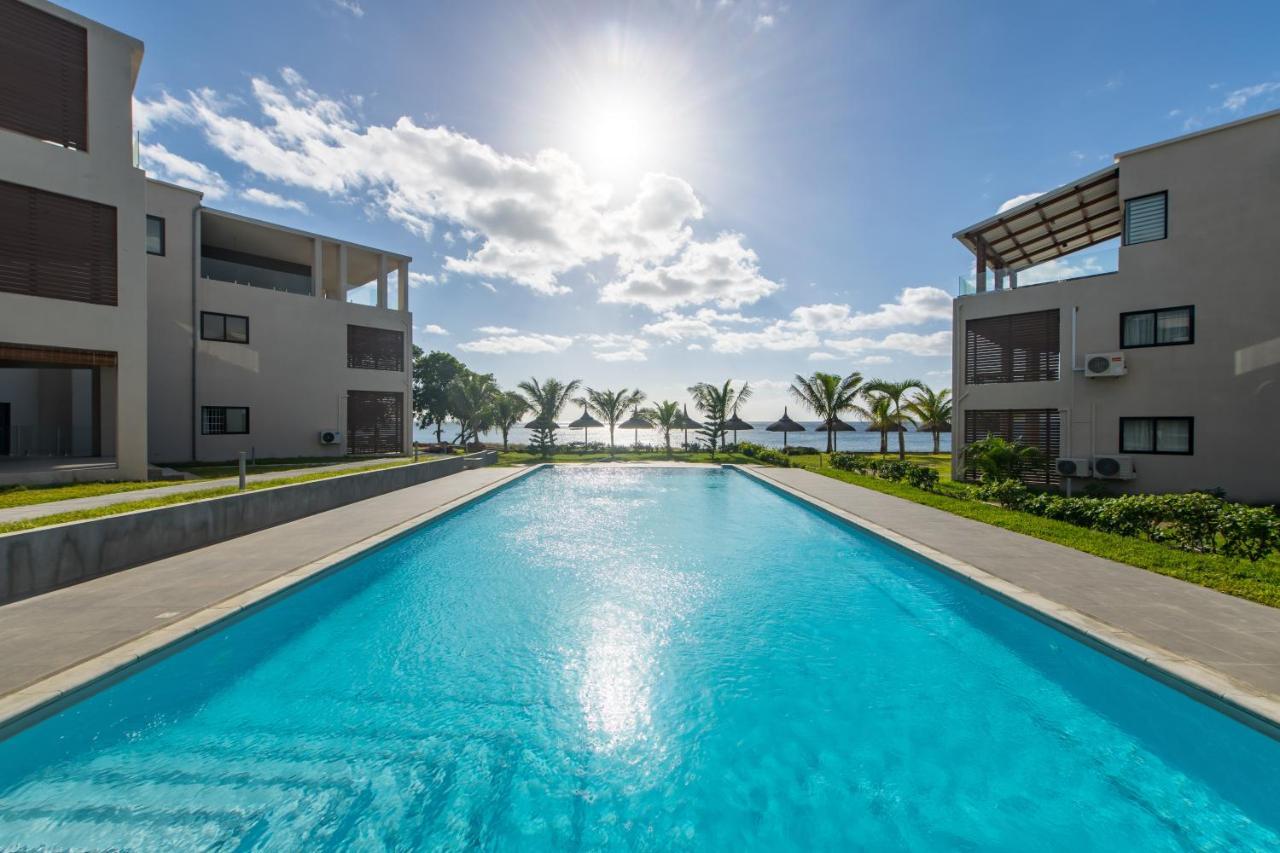 Pierre Bleue Beachfront Villa Flic en Flac Exterior photo