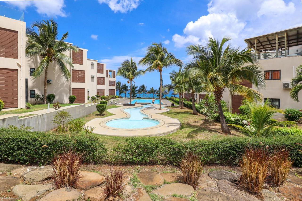 Pierre Bleue Beachfront Villa Flic en Flac Exterior photo