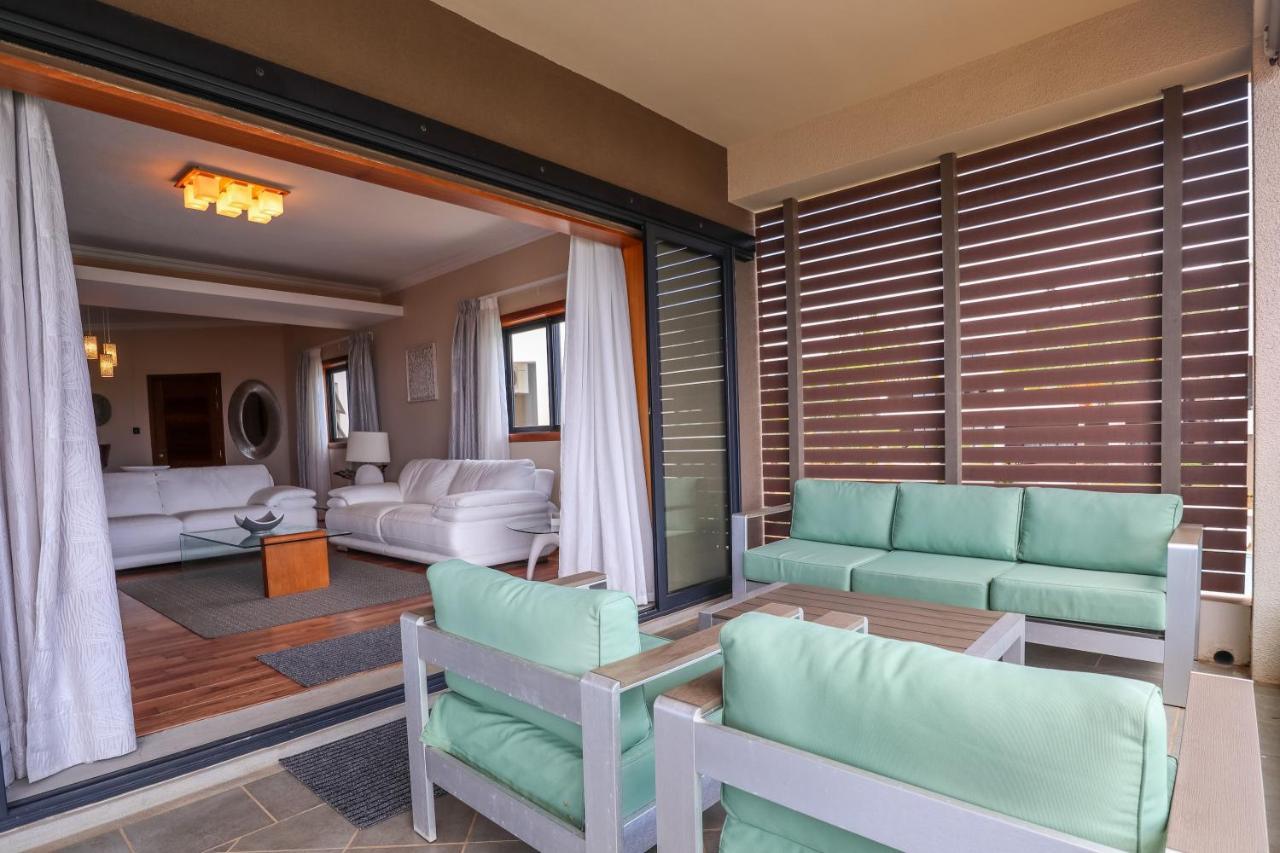 Pierre Bleue Beachfront Villa Flic en Flac Exterior photo